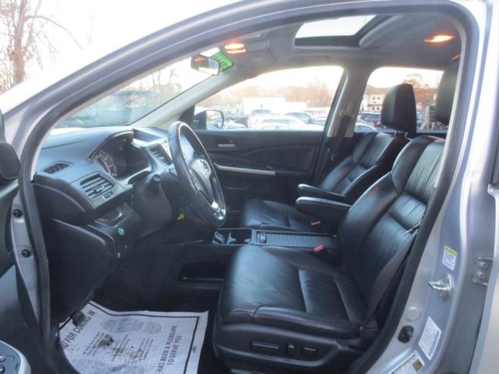 2014 Silver /Black Honda CR-V EX-L 4WD 5-Speed AT (2HKRM4H70EH) with an 2.4L L4 DOHC 16V engine, 5-Speed Automatic transmission, located at 270 US Route 6, Mahopac, NY, 10541, (845) 621-0895, 41.349022, -73.755280 - Photo #7